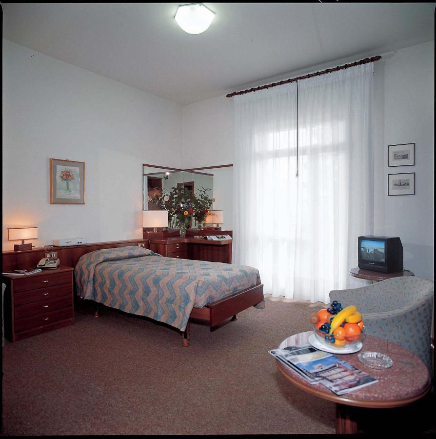 Hotel Ariston Molino Buja Abano Terme Habitación foto